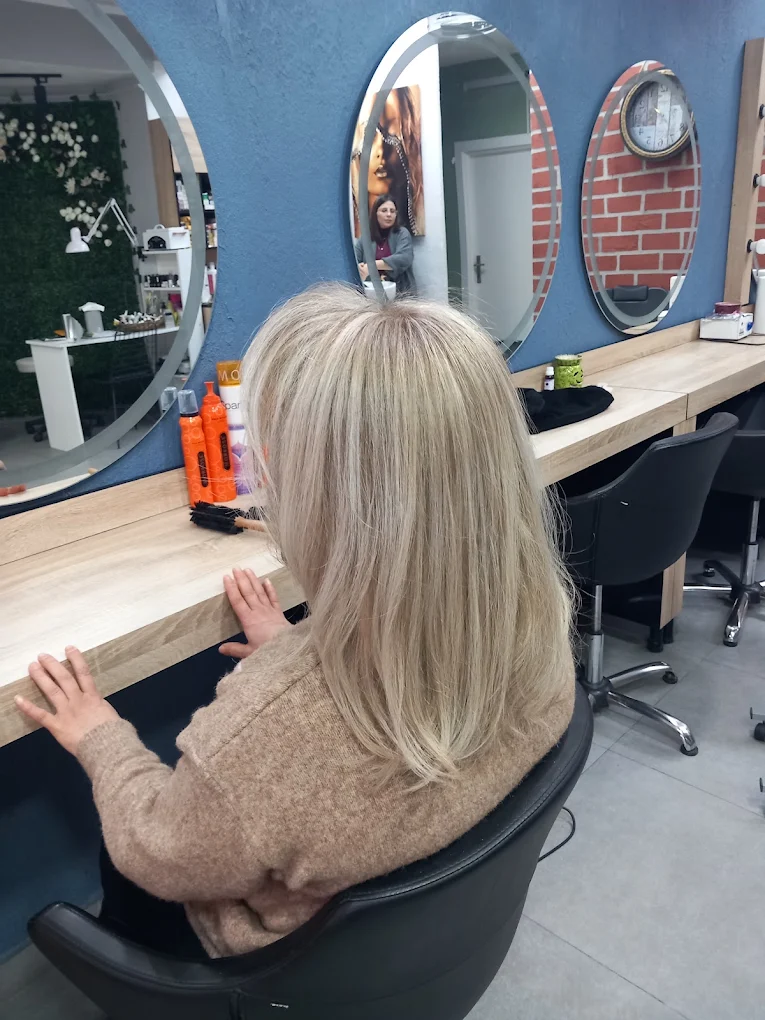 Salon Aşkın Aydın salon içi görünüm